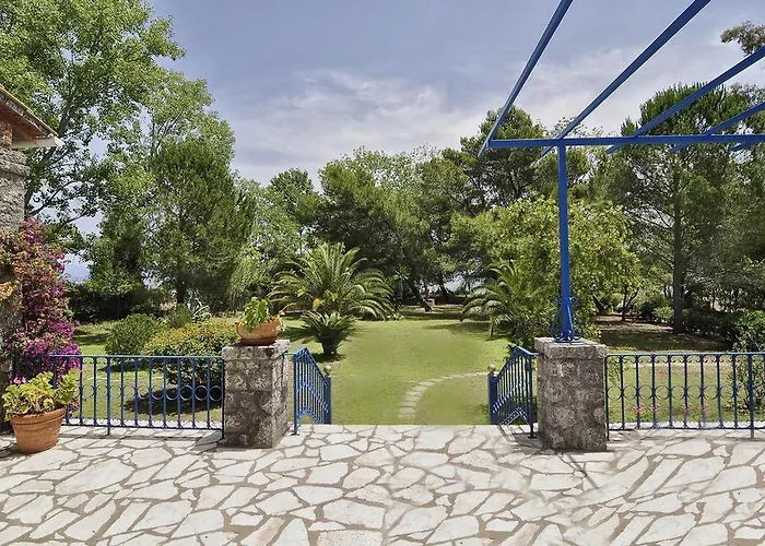 فيلة Lefka Stunning Seaside In Corfu With Private Gardens Melíkia